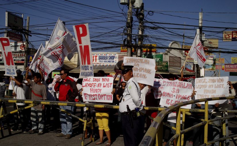 카비테 지역에서 피킷 시위를 벌이는 노동자들